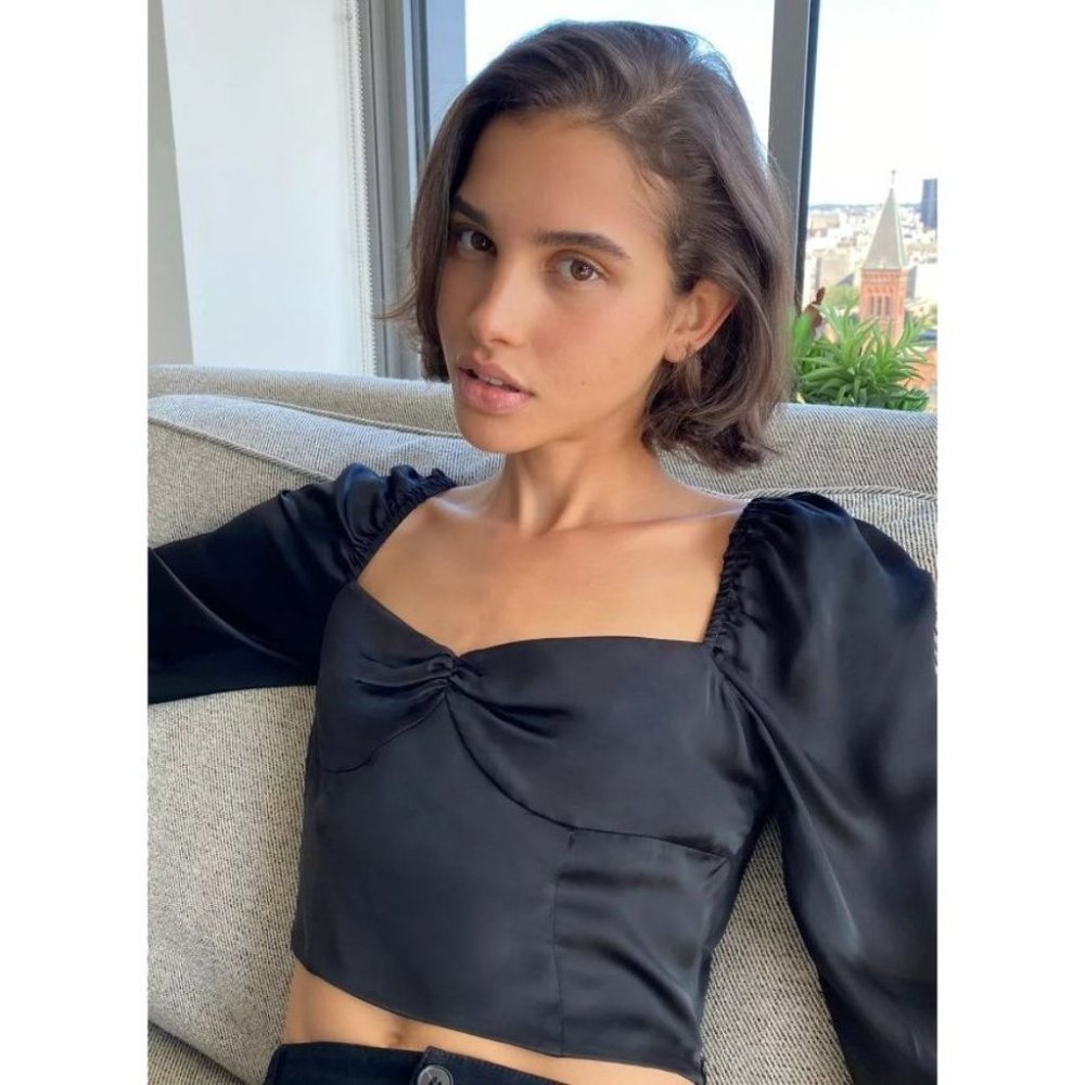 NWT Aritzia Sunday Best Black Satin Sweetheart Billie Blouse size 6 - Picture 8 of 16